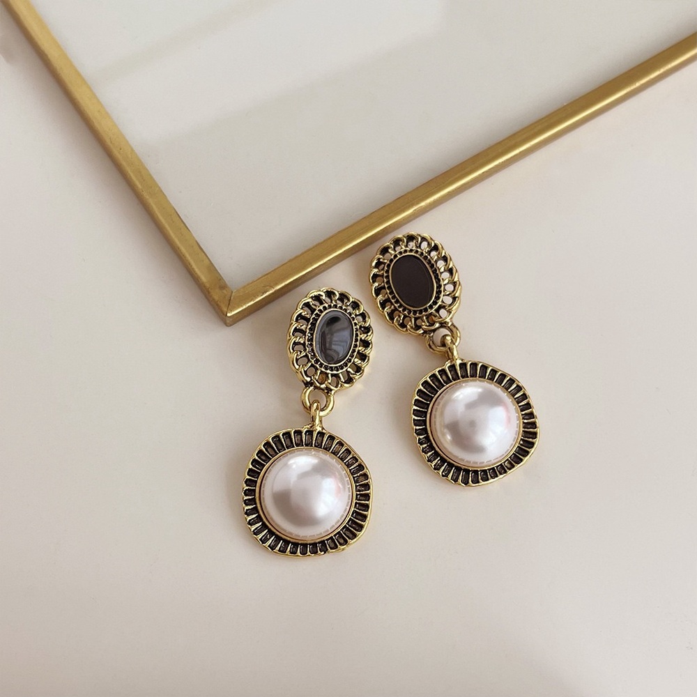 Vintage Antique Style Earrings With Silver Needle